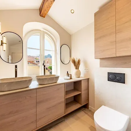 アパート Picasso 2 Elegant Duplex - Master Suite, 2 Bathrooms, 3 *