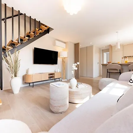 Picasso 2 Elegant Duplex - Master Suite, 2 Bathrooms, 3 アパート