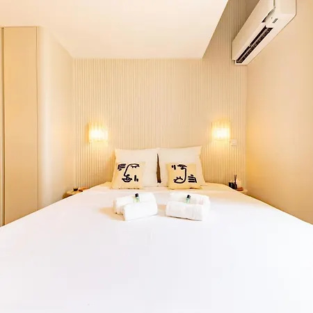 Picasso 2 Elegant Duplex - Master Suite, 2 Bathrooms, 3