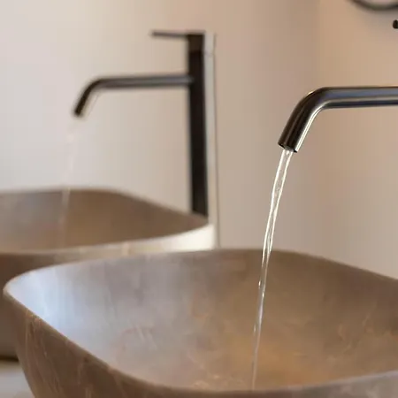 Elegant Duplex - Master Suite, 2 Bathrooms, Air Conditioning Appartement