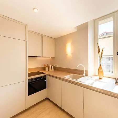 アパート Picasso 2 Elegant Duplex - Master Suite, 2 Bathrooms, 3 *