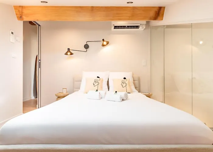 Elegant Duplex - Master Suite, 2 Bathrooms, Air Conditioning Appartement *