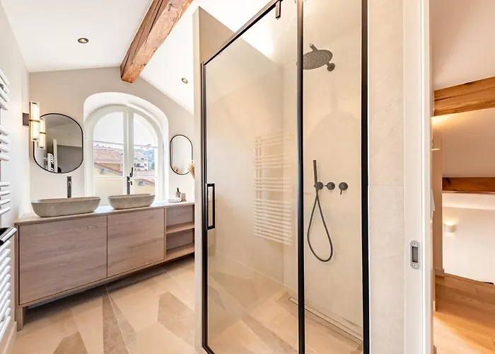 Elegant Duplex - Master Suite, 2 Bathrooms, Air Conditioning Appartement Vallauris