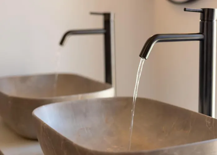 Elegant Duplex - Master Suite, 2 Bathrooms, Air Conditioning Appartement