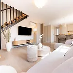 Picasso 2 Elegant Duplex - Master Suite, 2 Bathrooms, 3 Lägenhet