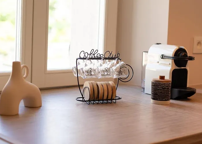 Picasso 2 Elegant Duplex - Master Suite, 2 Bathrooms, 3