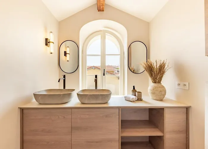 Picasso 2 Elegant Duplex - Master Suite, 2 Bathrooms, 3 דירה ואלאוריס