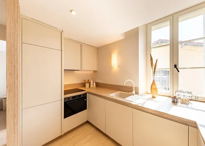 דירה Picasso 2 Elegant Duplex - Master Suite, 2 Bathrooms, 3 *